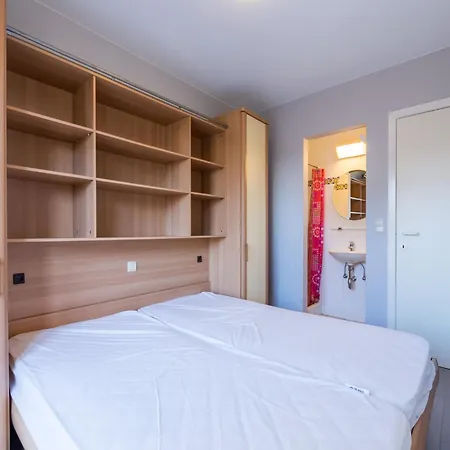 Sablon 501 Seafront In Apartment