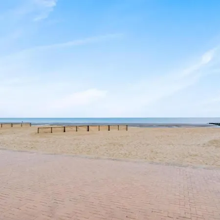 On Zeedijk With Stunning Sea View Appartement